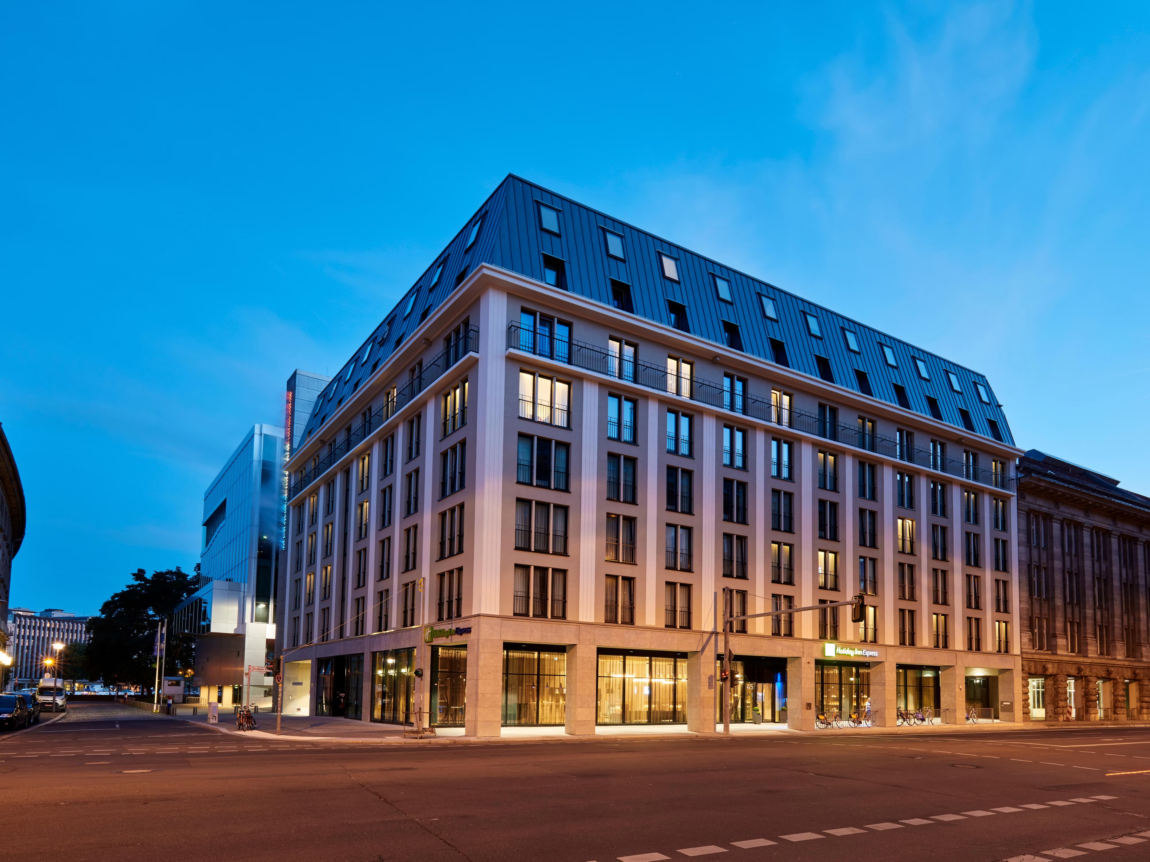 Holiday Inn Express Berlin background